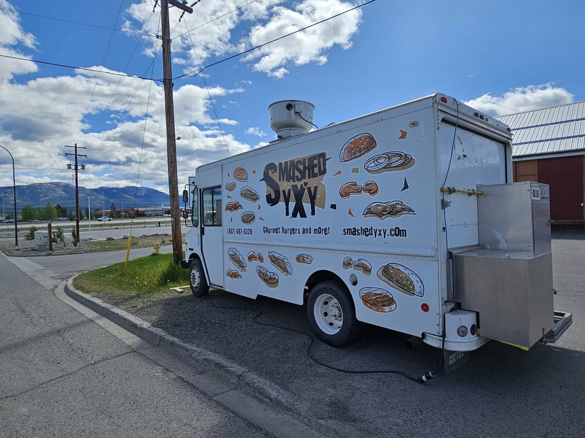 smashed-yxy-food-truck-yukon-gourmet-burgers-on-the-road.jpg
